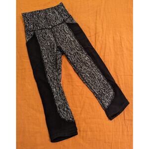 LAST CHANCE - Lululemon Fit Physique capri leggings - Size 0